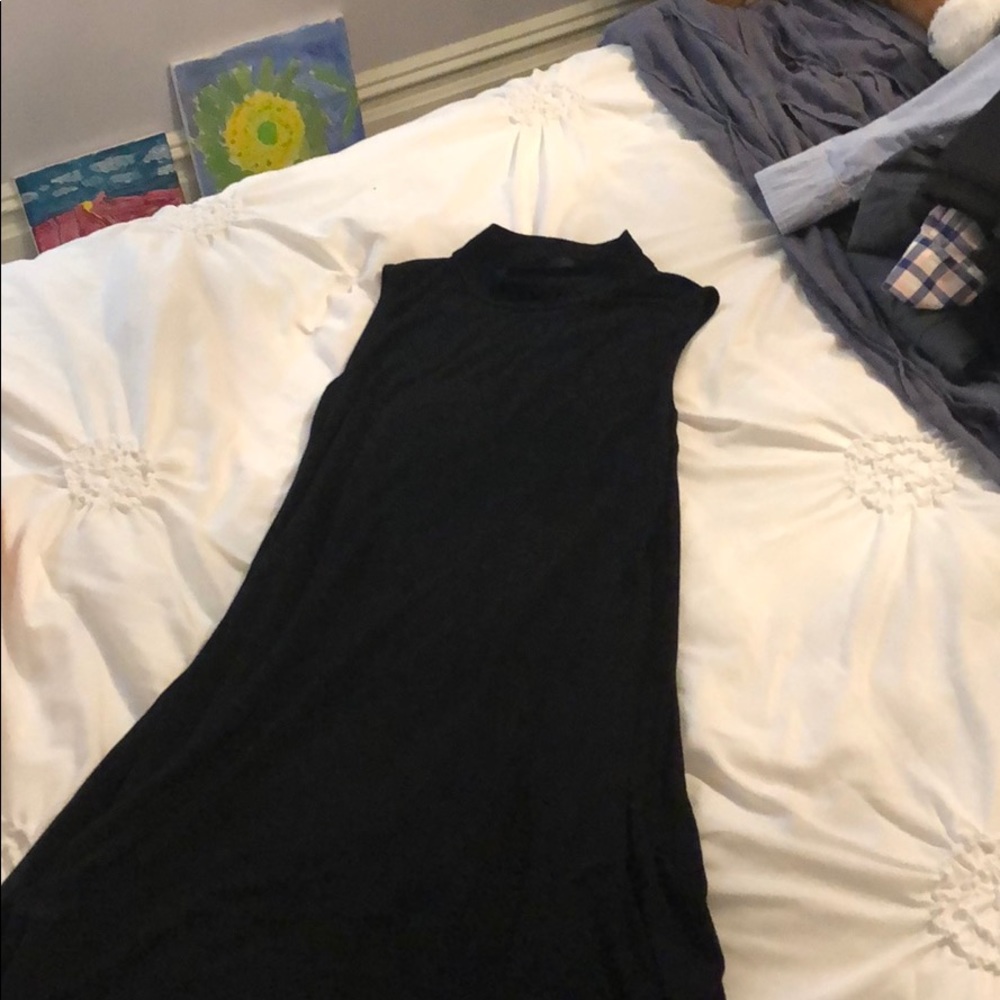 Black sleeveless cotton dress